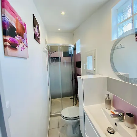 Maisonnette-style *